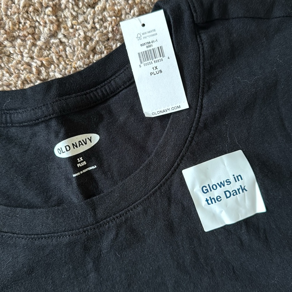 NWT Old Navy - Black Here for the Boos Glow in the Dark Tshirt - 1X Plus - Picture 3 of 3